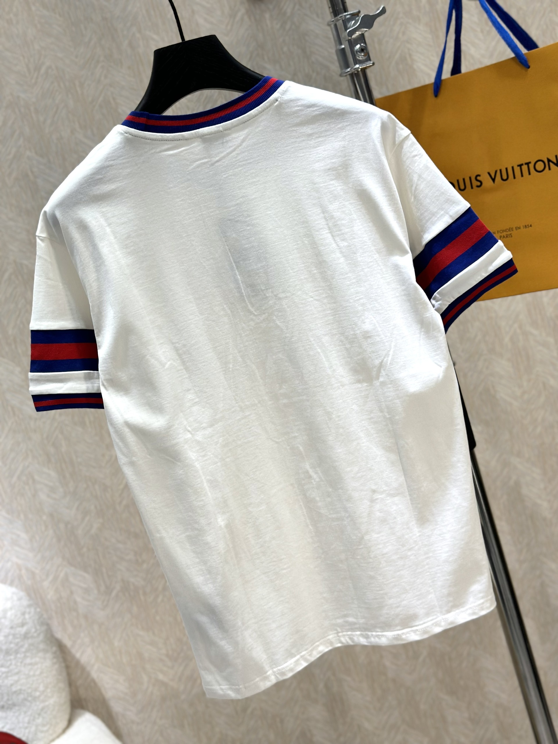 Áo phông T-shirt Saint Laurent YSL logo chữ thêu ngực kẻ sọc Xanh Đỏ viền cổ tay Like Auth on web VTN
